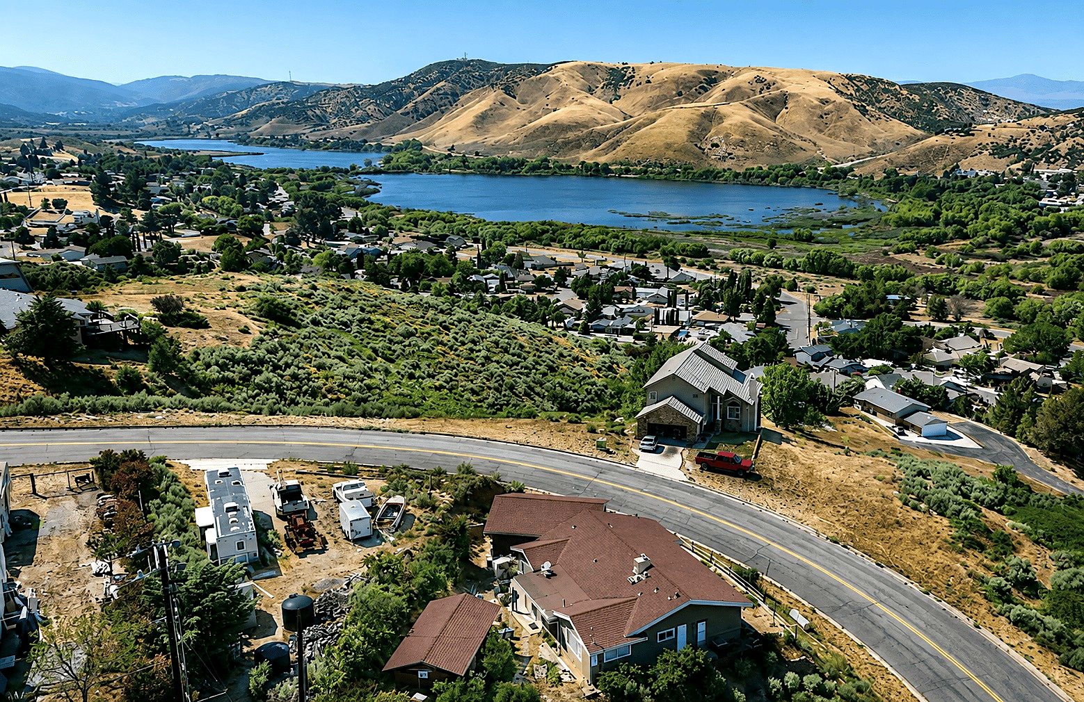 7,871 sqft in Lake Hughes, CA photo 2