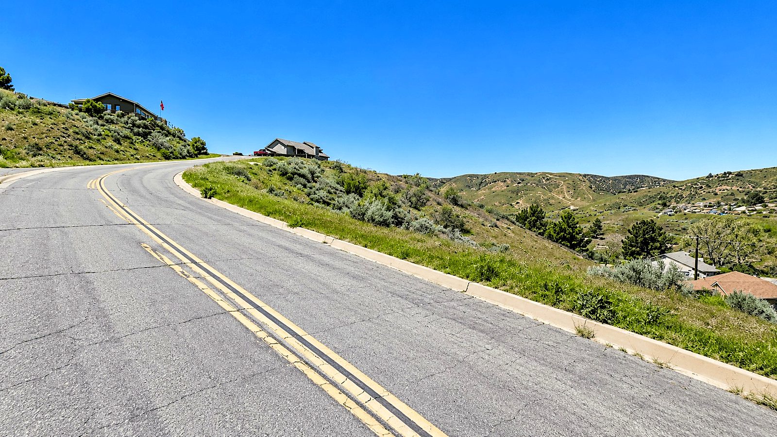 7,871 sqft in Lake Hughes, CA photo 17