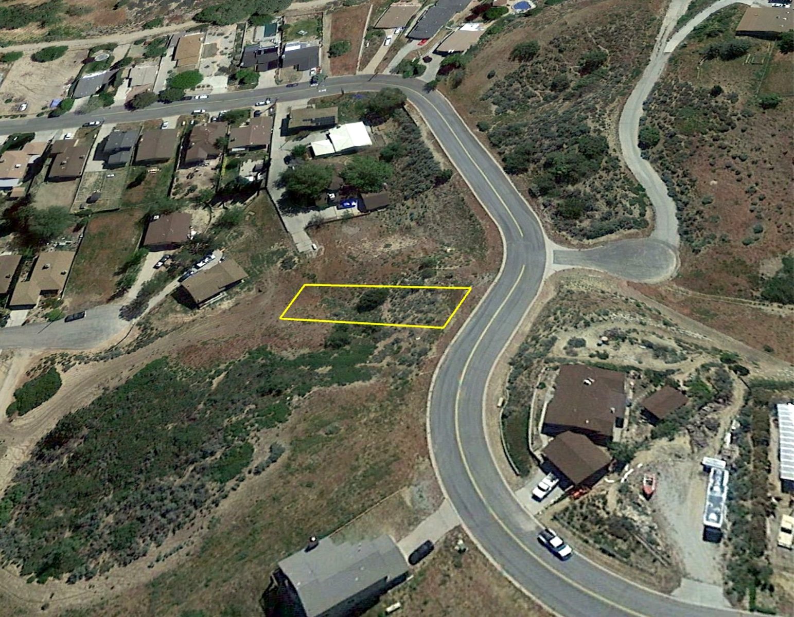 7,628 sqft in Lake Hughes, CA photo 5