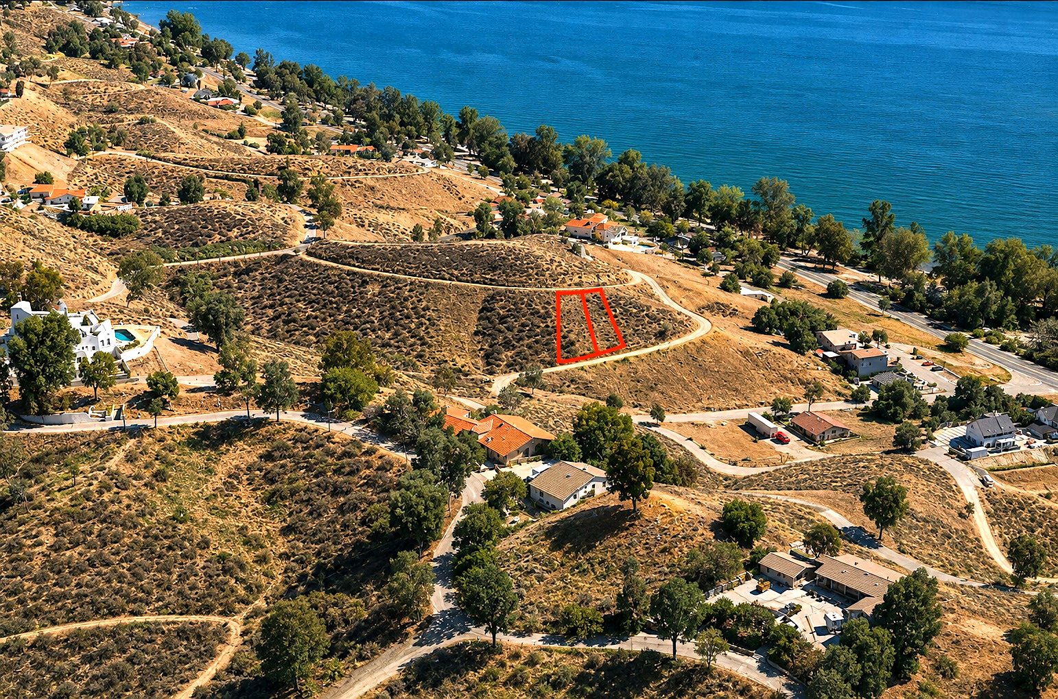 4,792 sqft in Lake Elsinore, CA photo 2