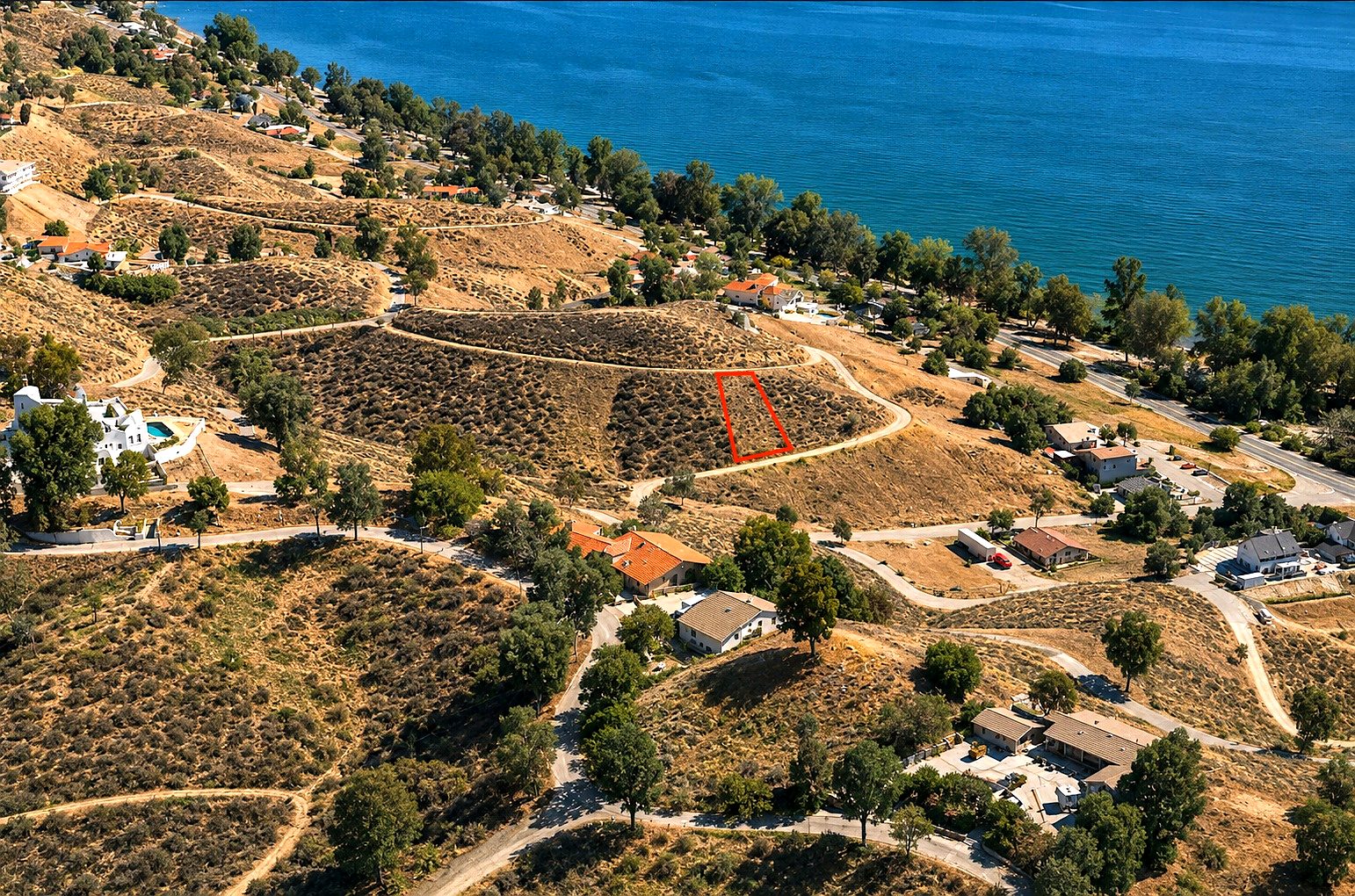 4,792 sqft in Lake Elsinore, CA photo 1